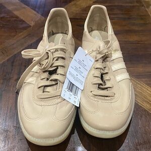 Adidas Men's Cream Sneakers